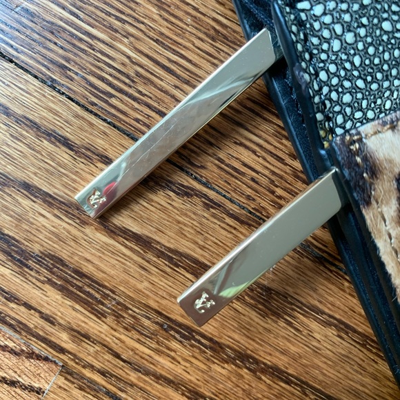 VC Oversized Clutch - Picture 2 of 7